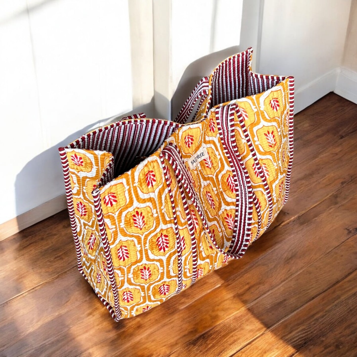 Eco-friendly handcrafted bag with magnetic clasp and inner pocket