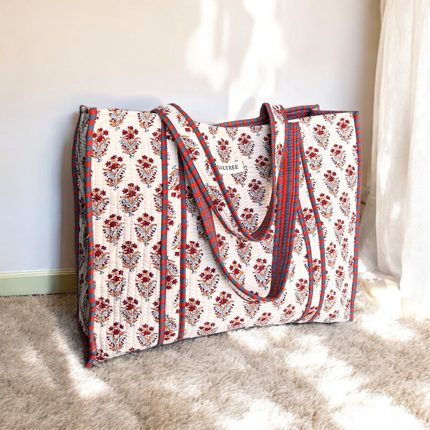 Eco-friendly handcrafted bag with magnetic clasp and inner pocket