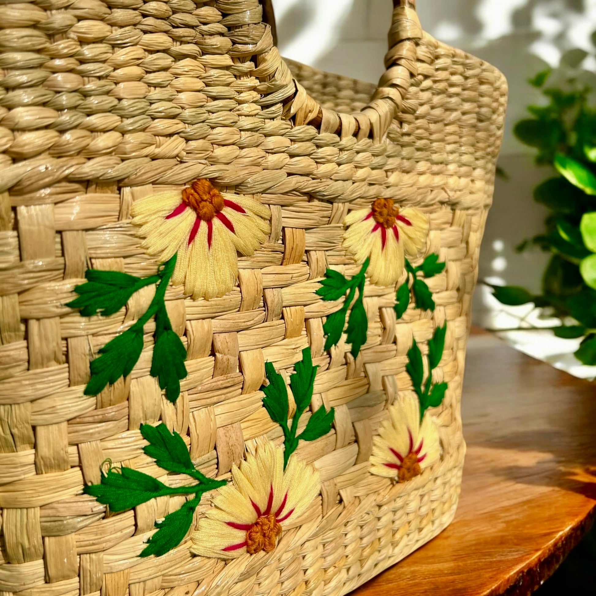 Handwoven Kouna Grass Bag – Eco-friendly tote with floral embroidery, perfect for sustainable fashion, shopping, beach, and summer outings in the UK