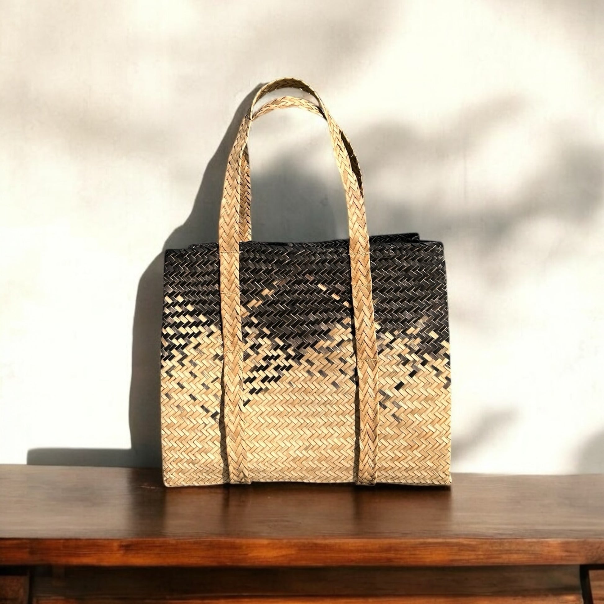 Handwoven water reed shoulder bag – sustainable and eco-friendly tote for women in the UK